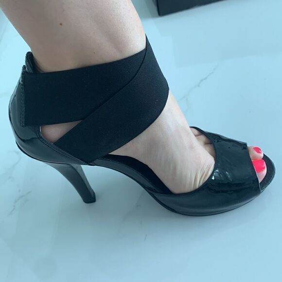 BCBG *COMFORTABLE* Monroe PATENT PLATFORM SANDALS - Picture 9 of 11